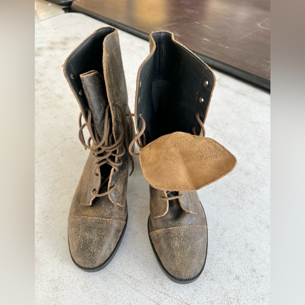 Vintage Mia Womens Distressed Leather Combat Boots. Size 9.